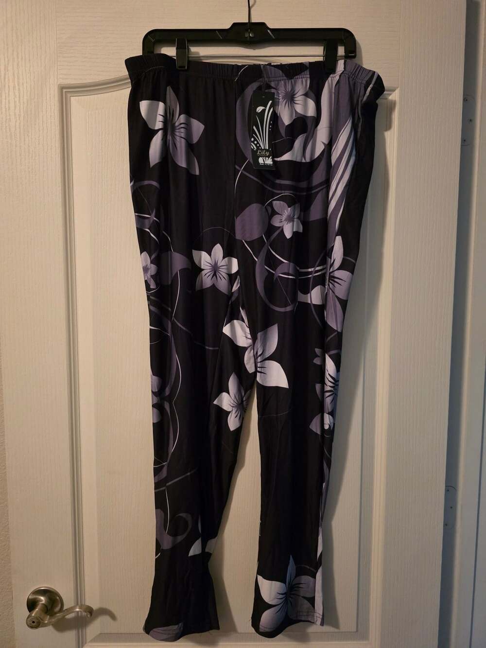 NWT Lily by Firmiana Floral Print Pants Size 3X/4X Black White